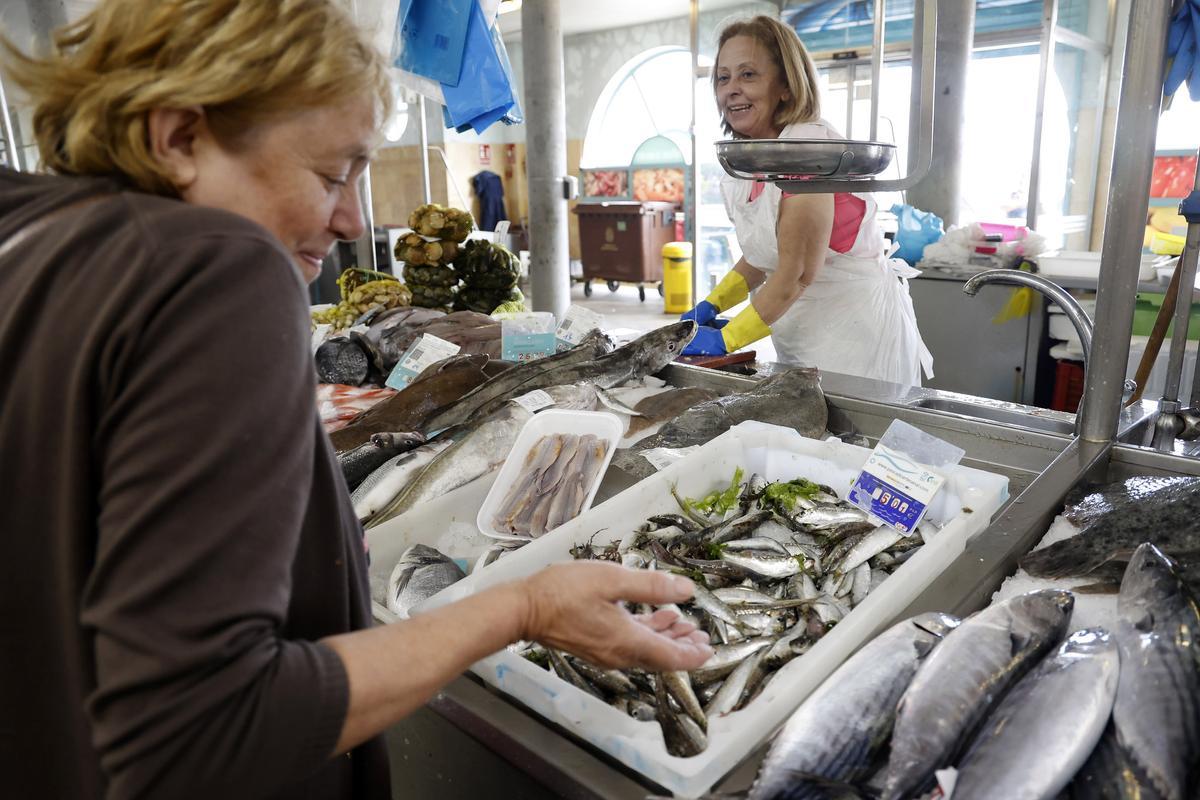 El pescado azul por excelencia de estas fechas se vendía ayer en la Plaza a precios entre 5 y 8 euros.