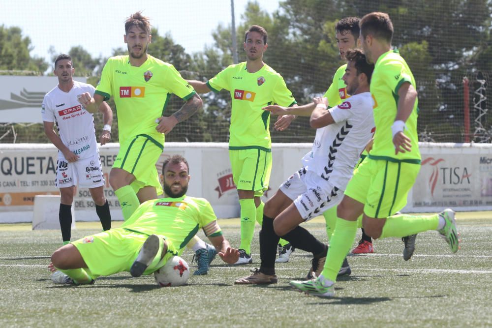 El Elche sufre para ganar y llega al derbi copero como líder