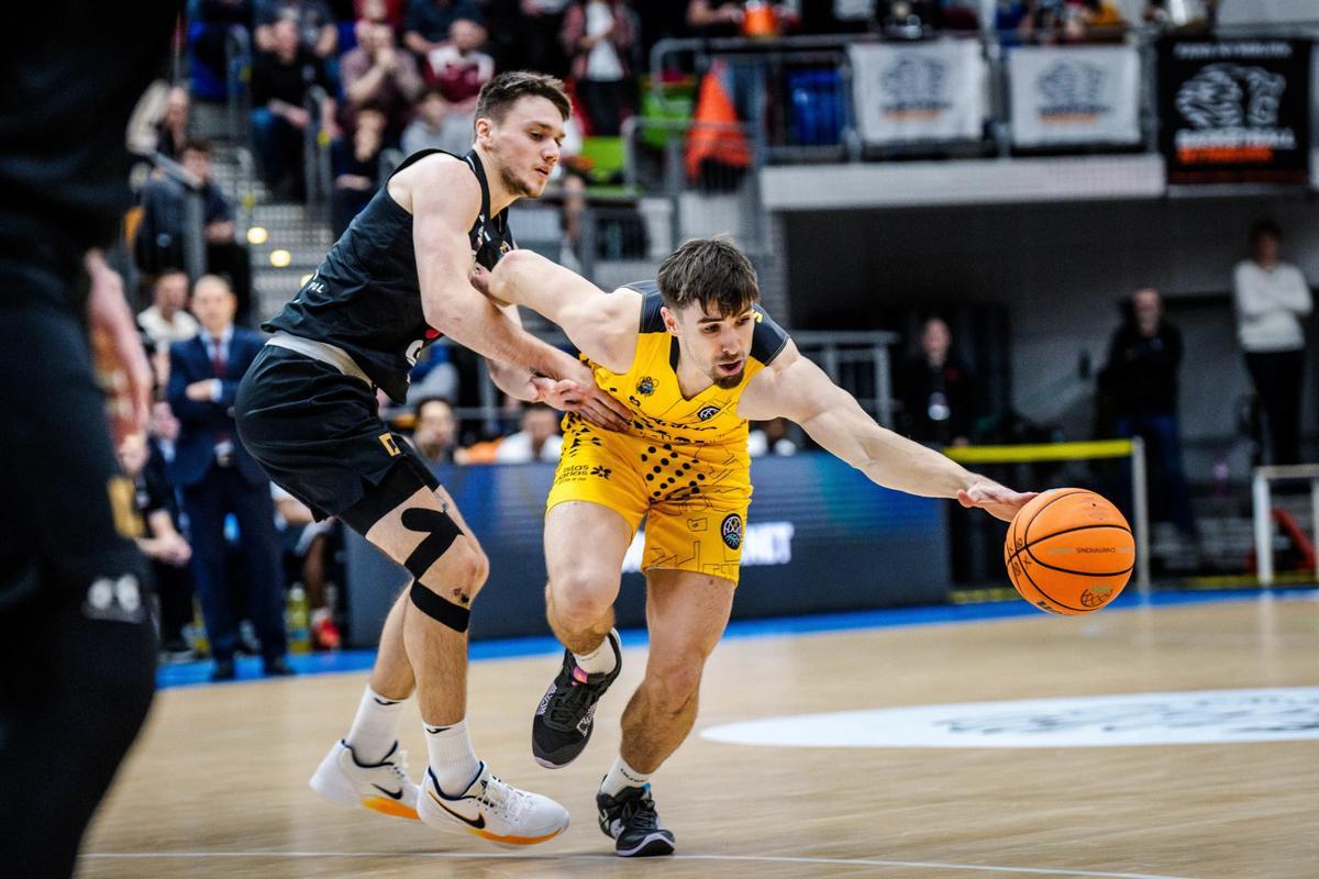 Van Beck durante el duelo en Praga contra el Nymburk.