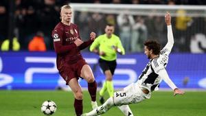 Haaland ante Locatelli, en el Juventus-City disputado en Turín.