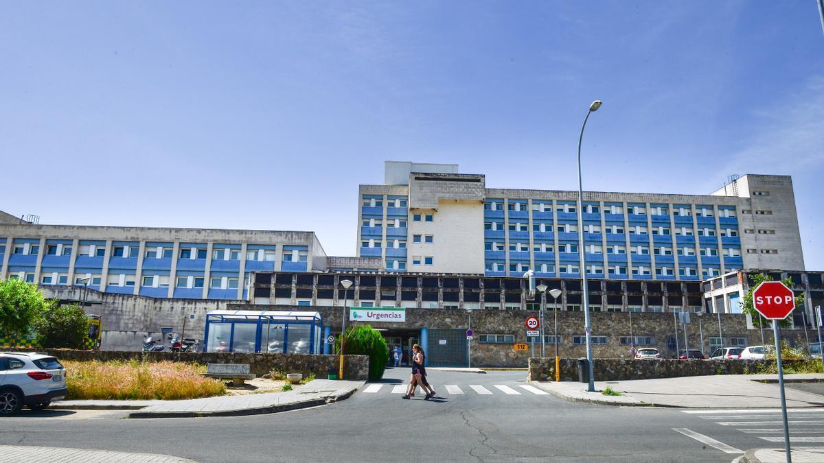El servicio de hospitalización a domicilio de Plasencia, suspendido durante el verano.
