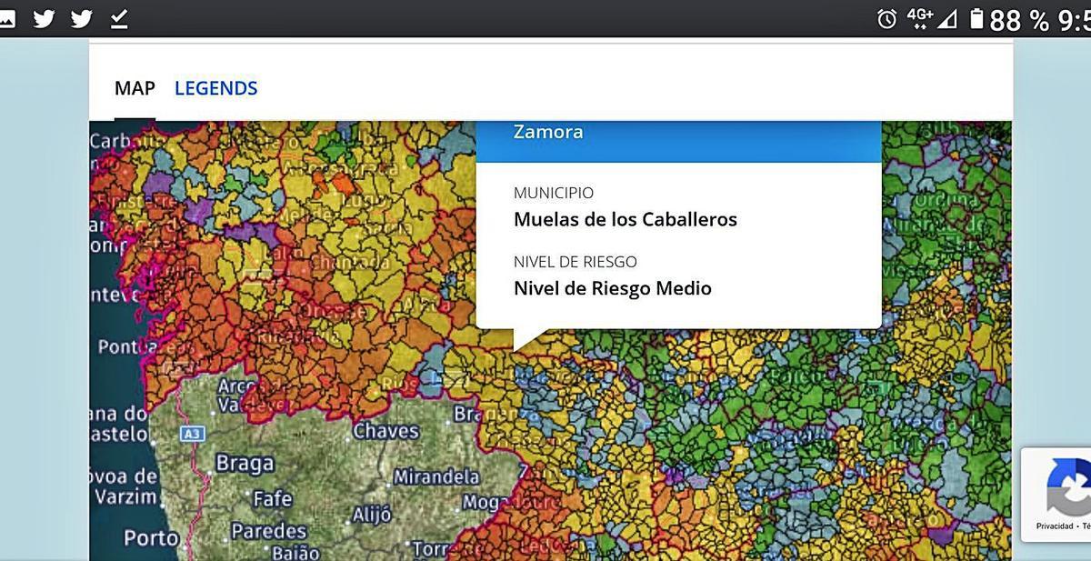 Sobre estas líneas, mapa predictivo de zonificación de exposición al radón, con el detalle del municipio de Muelas de los Caballeros. A la izquierda, uno de los dispositivos que se instalan en las viviendas. | A. S.