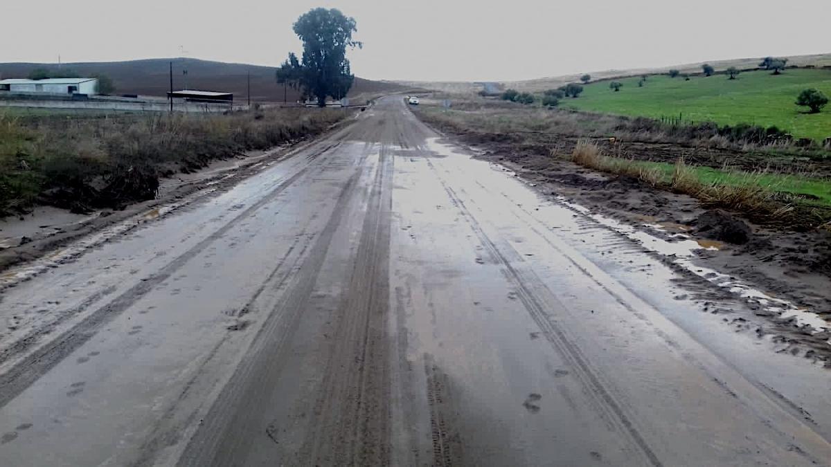 Una carretera de la provincia de Badajoz afectada por las lluvias en una imagen de archivo.