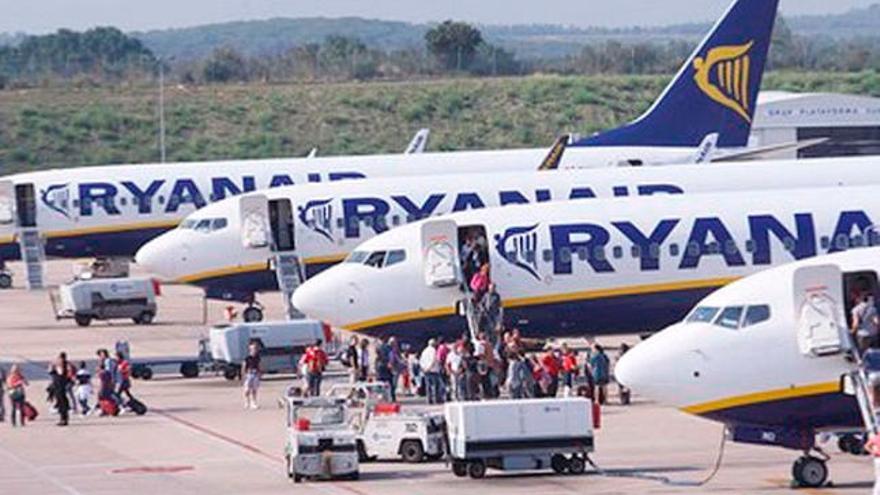 Avions de Ryanair a l&#039;aeroport de Girona.