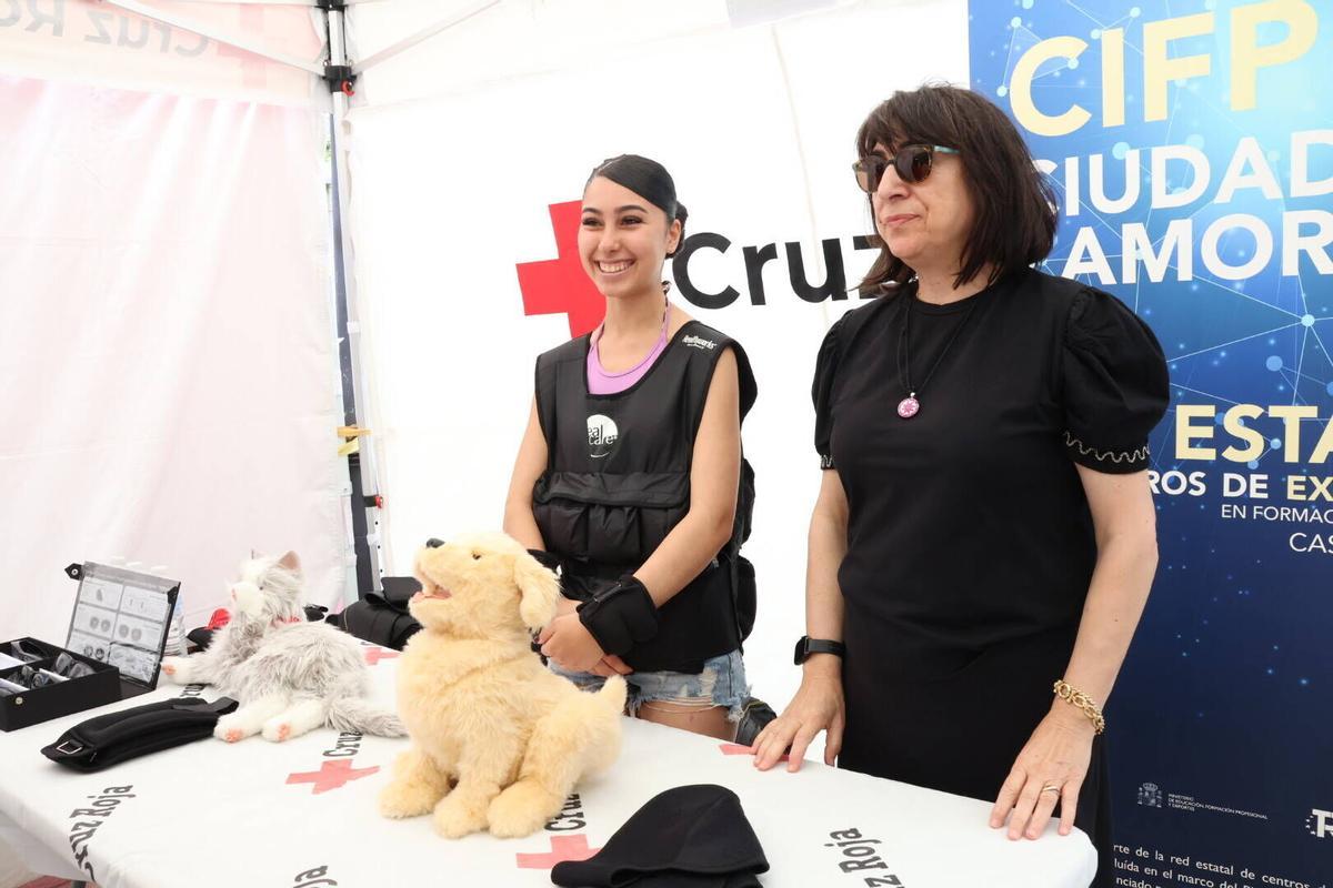 Feria técnica y tecnológica en La Marina, dentro de las actividades de la Semana de las Personas Mayores.