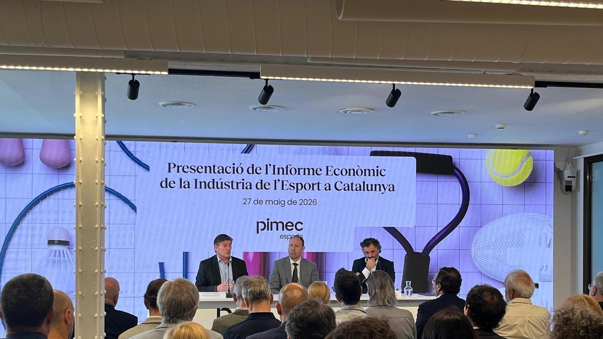 El presidente de Pimec Antoni Cañete, el conseller de Deportes Berni Álvarez y el presidente de Pimec Esports, August Tarragó, durante la presentación del 'Informe econòmic de la Indústria de l'esport de Catalunya 2018-2024'