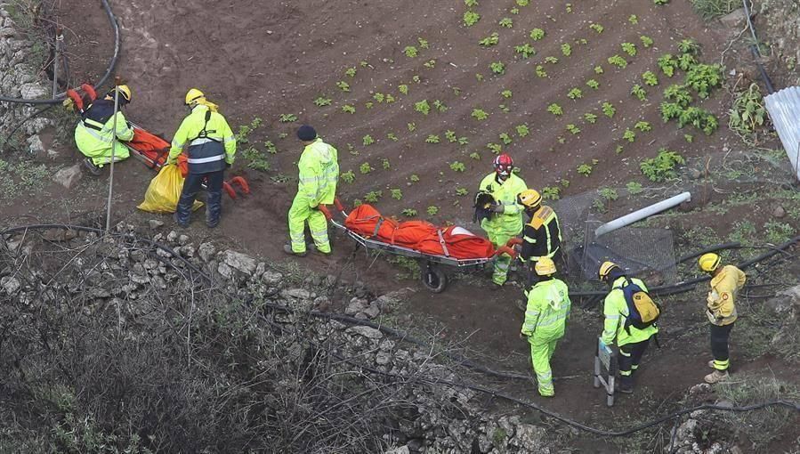 Rescate de los cuerpos de los fallecidos en el accidente de tráfico de Gran Canaria.