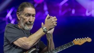 BASEL (Switzerland), 22/12/2025.- (FILE) - British musician Chris Rea performs on stage at the Baloise Session in Basel, Switzerland, 21 October 2017 (re-issued 22 December 2025). Chris Rea has died at the age of 74, accoring to a spokesperson for his family on 22 December 2025. (Suiza, Basilea) EFE/EPA/GEORGIOS KEFALAS EDITORIAL USE ONLY. EDITORIAL USE ONLY