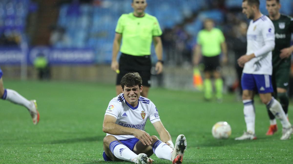 Azón se lamenta en el partido ante el Leganés, el último jugado en casa por el Zaragoza.