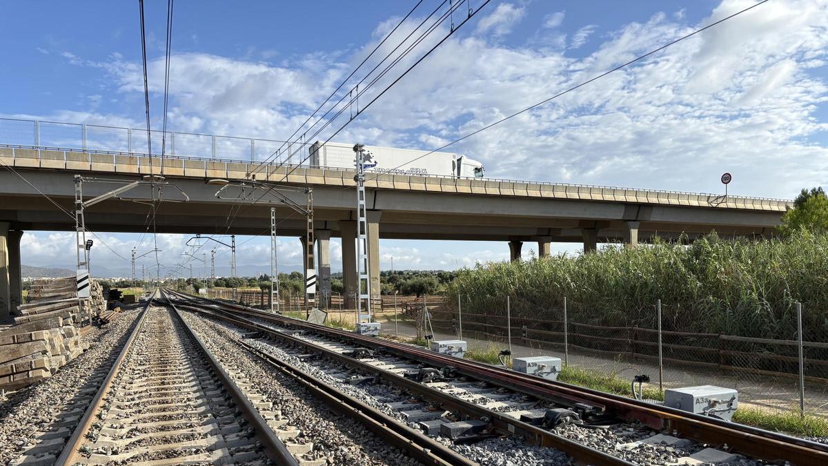 Archivo - Vías de tren.