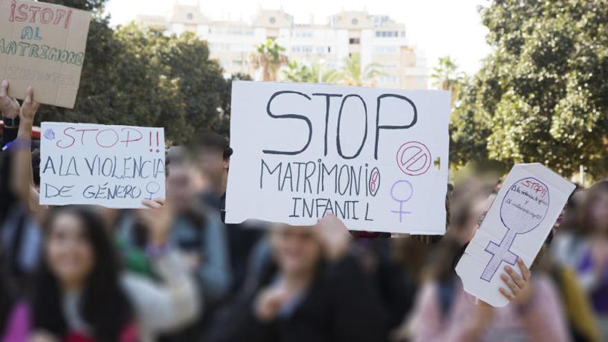 Jóvenes en una concentración el Día contra la Violencia Machista