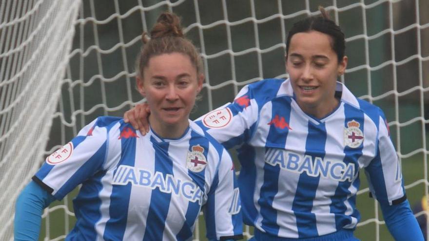 Ainhoa Marín y Paula Gutiérrez celeban un gol.  // CARLOS PARDELLAS