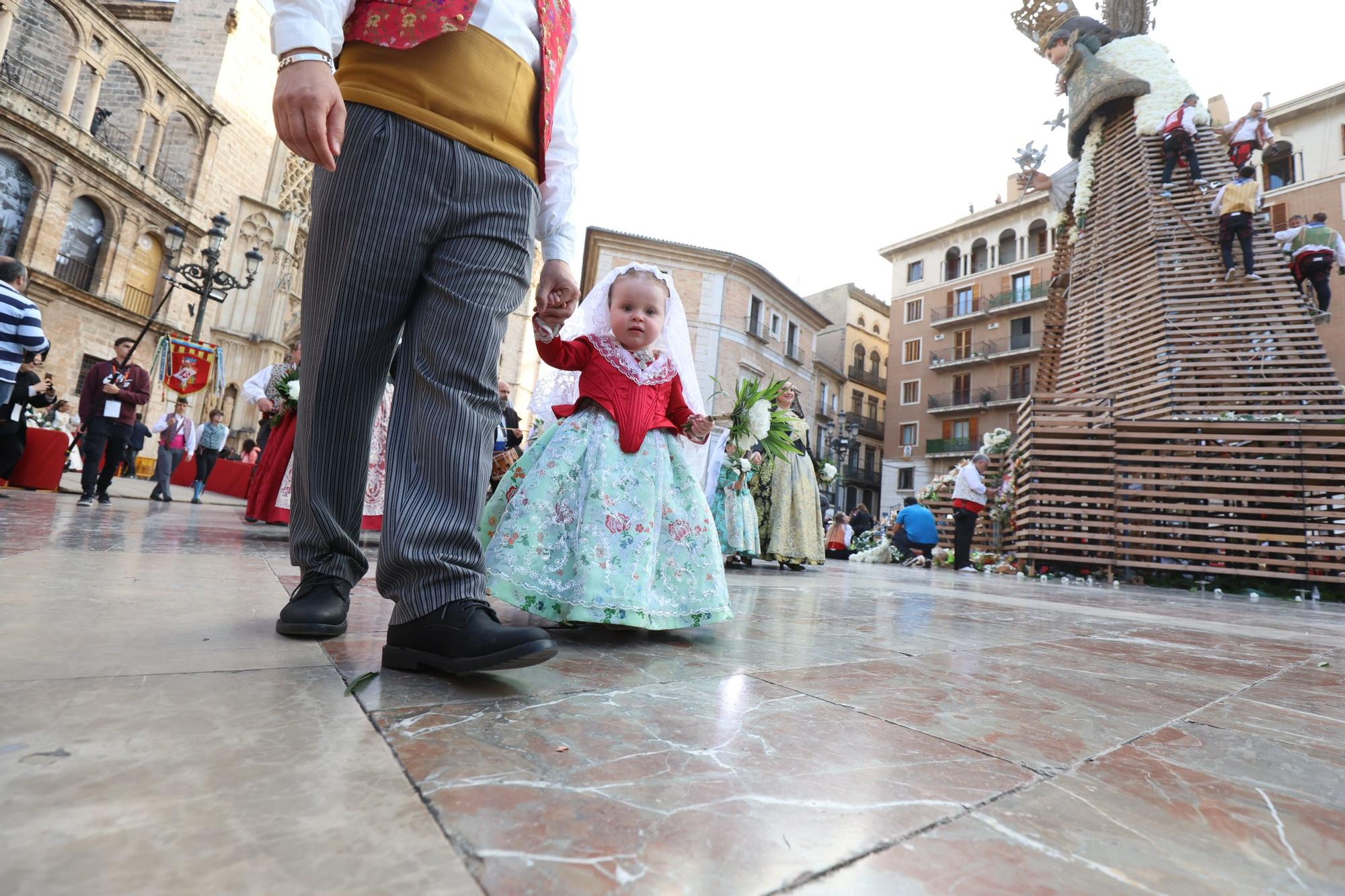 Ofrenda Fallas 2023 | Las fotos más emotivas y especiales del 17 de marzo