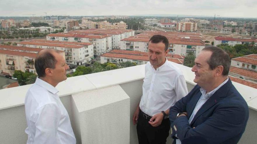 «A codazos» por los nuevos pisos de San Antón