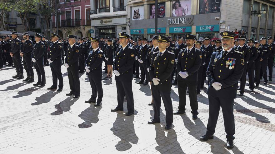 Condecoran en Elche a 145 policías locales de toda la provincia