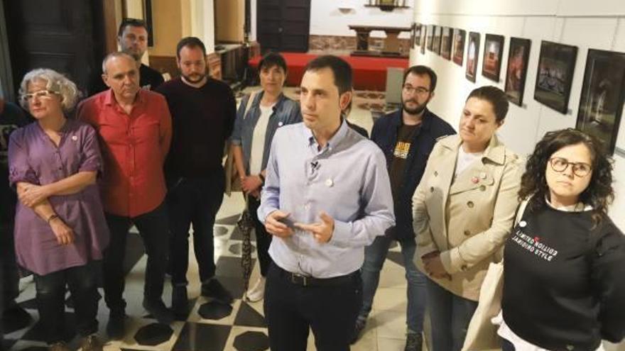 Integrantes de la candidatura de Xàtiva Unida, ayer en la iglesia de Santa Clara.