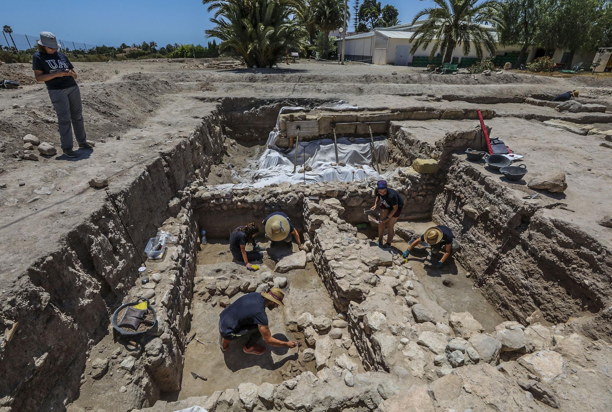 Primeras casas íberas halladas en las excavaciones en el yacimiento de La Alcudia en Elche