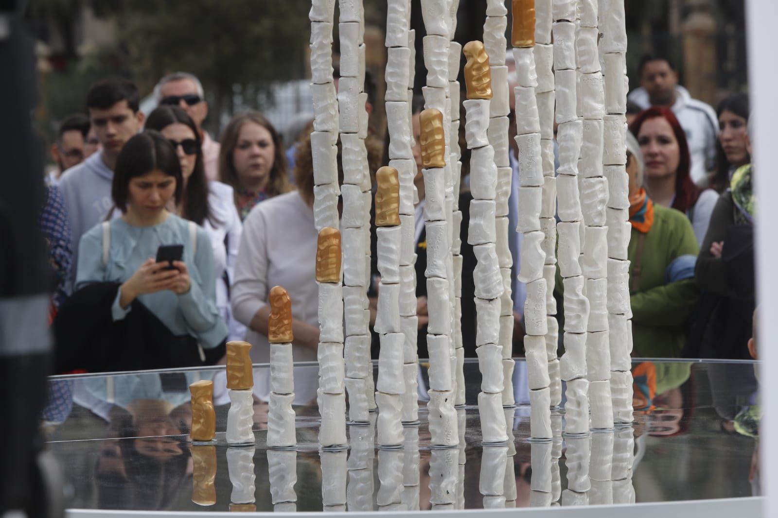 València dedica un monumento a los menores fallecidos por cáncer