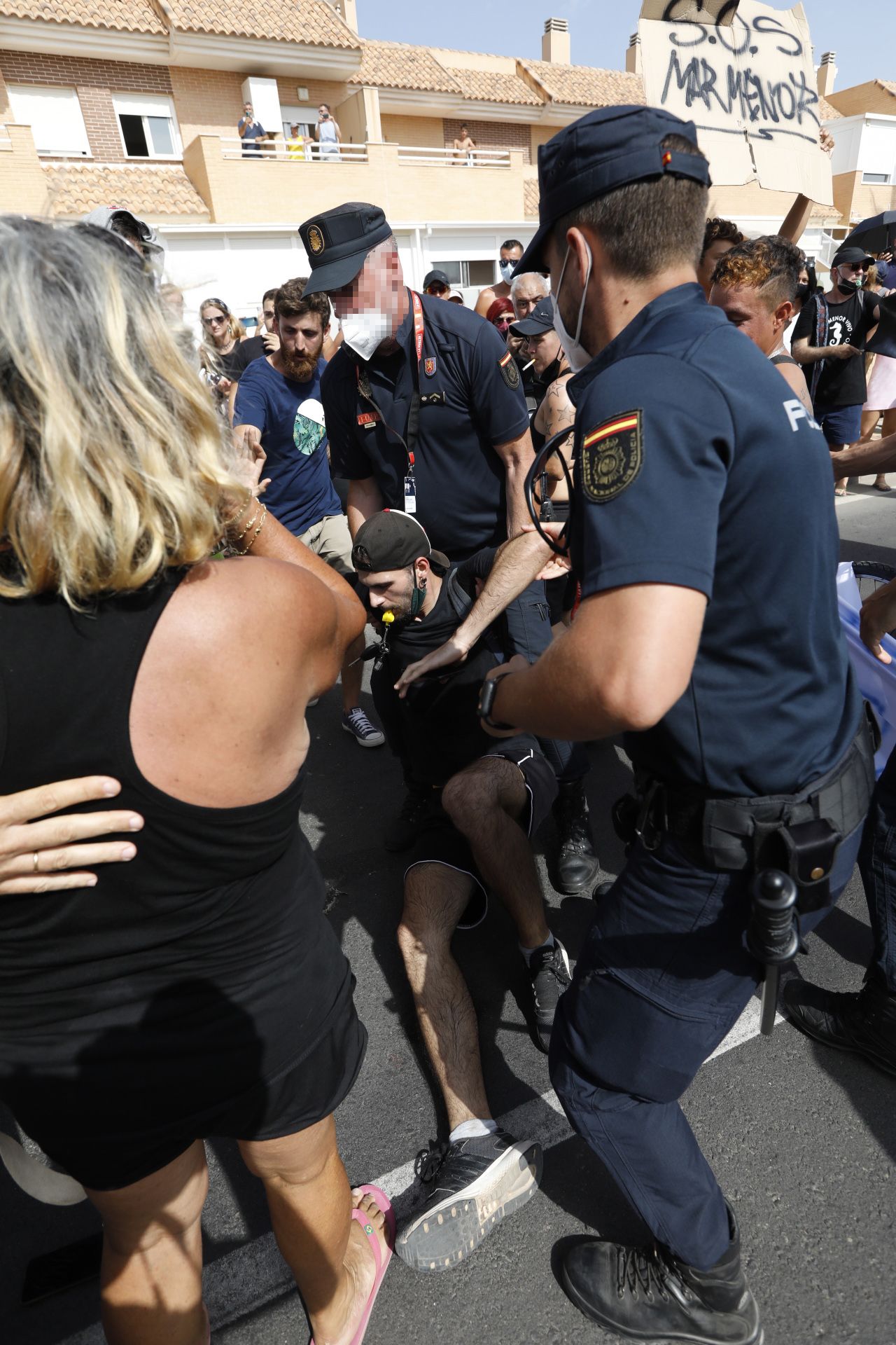 Protestas de vecinos del Mar Menor al inicio de La Manga