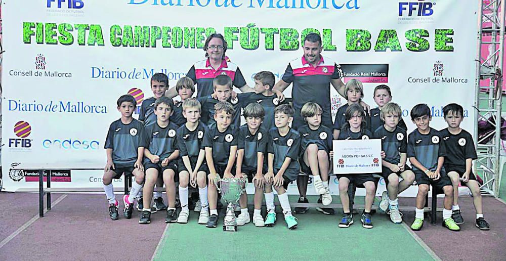 CAMPEÓN: Ágora Portals. Prebenjamín Liga F