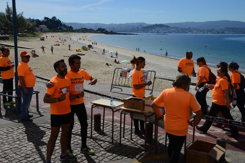 Marea naranja contra el ELA en Cangas