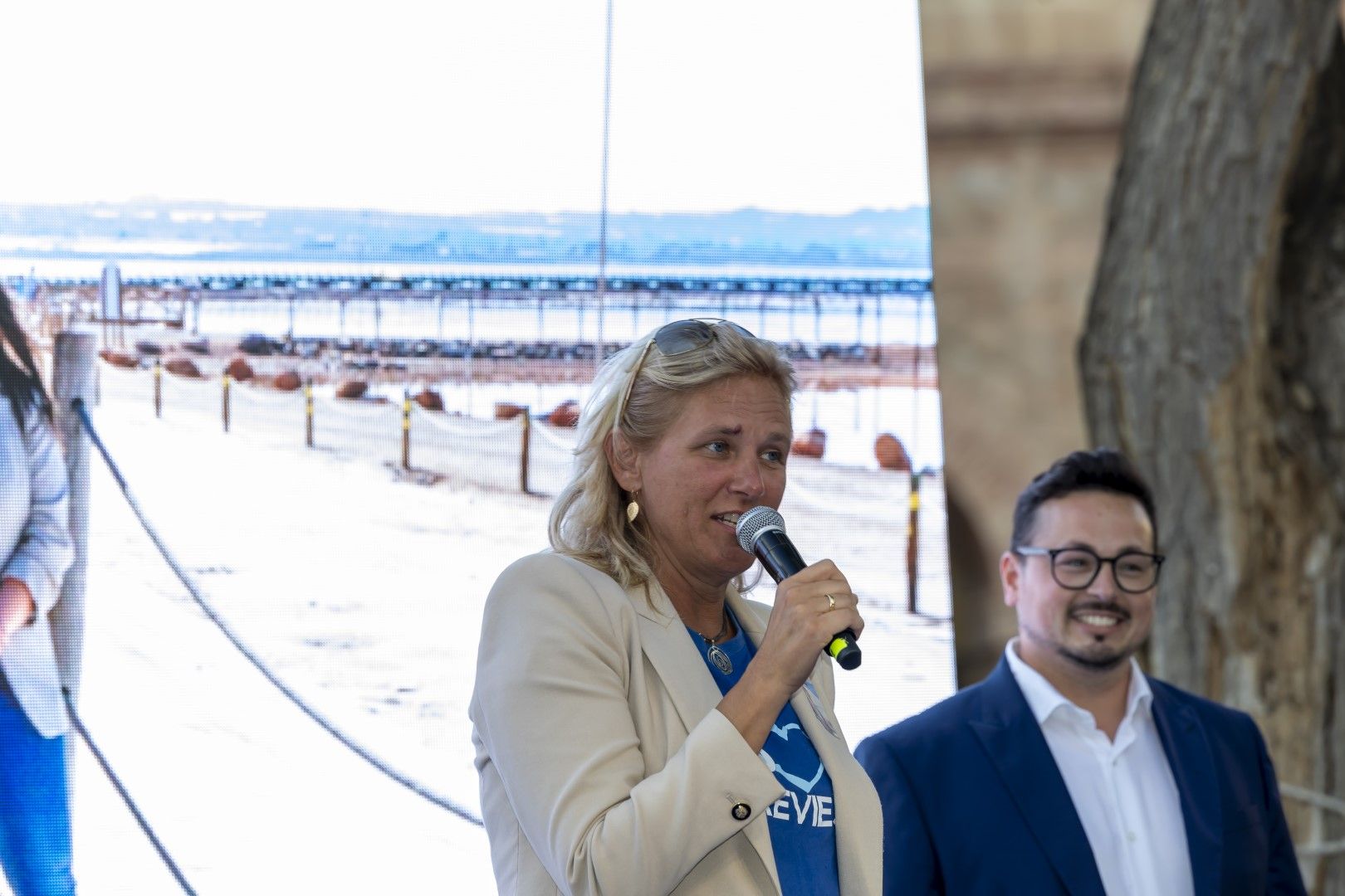 Mitin de arranque de campaña de Eduardo Dolón en la plaza de la Constitución de Torrevieja