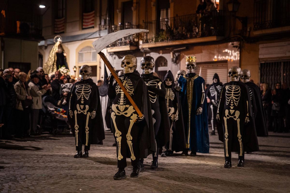L’expectació per la Processó del Divendres Sant desborda el carrer