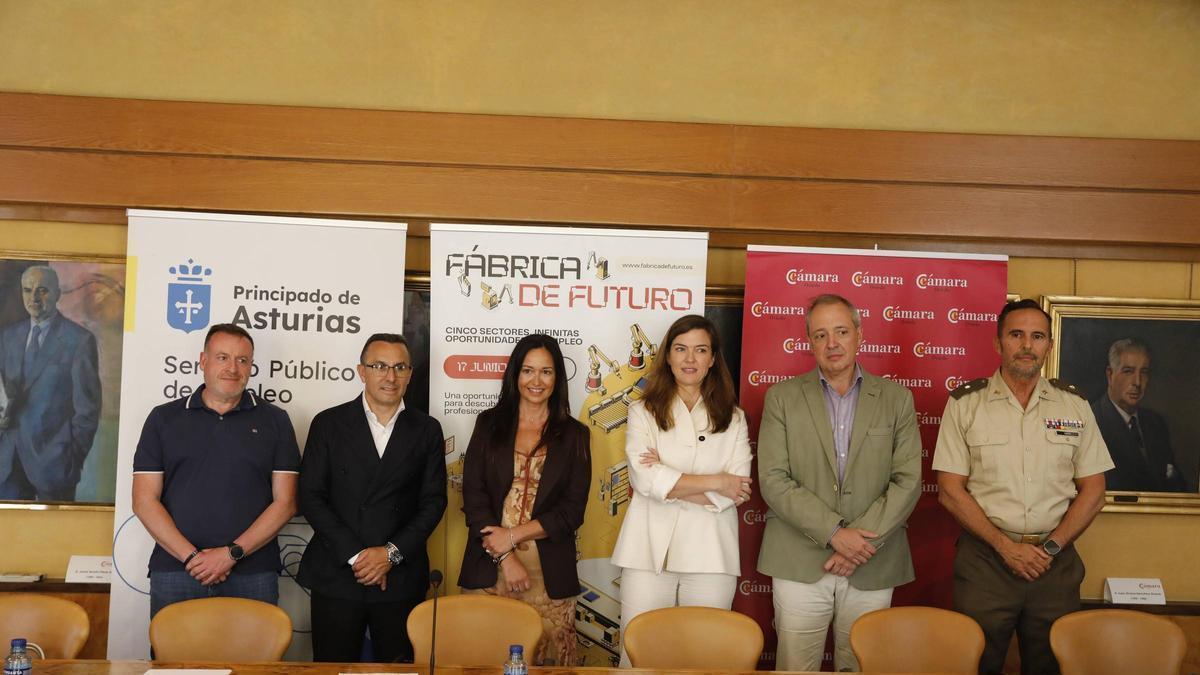 Por la izquierda, Antonio Fernández, Fernando Corral, Isabel Barja, Begoña López, José Ángel García e Ignacio Javier Costa, en la presentación de la feria sectorial y de empleo "Fábrica de futuro".