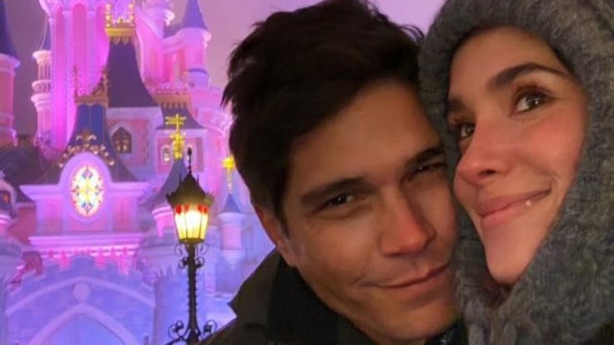 María Pombo y su marido, Pablo Castellanos, en Disneyland Paris