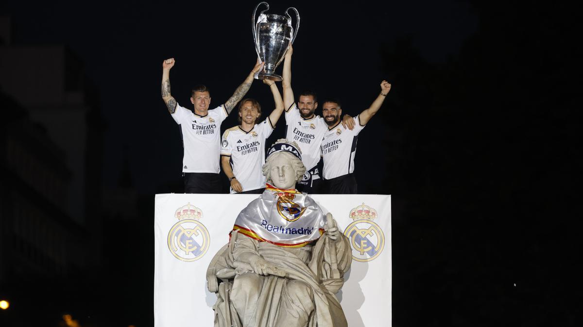 El Real Madrid celebra la 'Decimoquinta' Copa de Europa con su afición