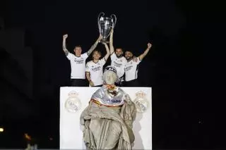 El Real Madrid celebra la 'Decimoquinta' Copa de Europa con su afición