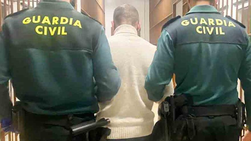 Dos detenidos por robar numerosas tapas de alcantarilla en Marratxí