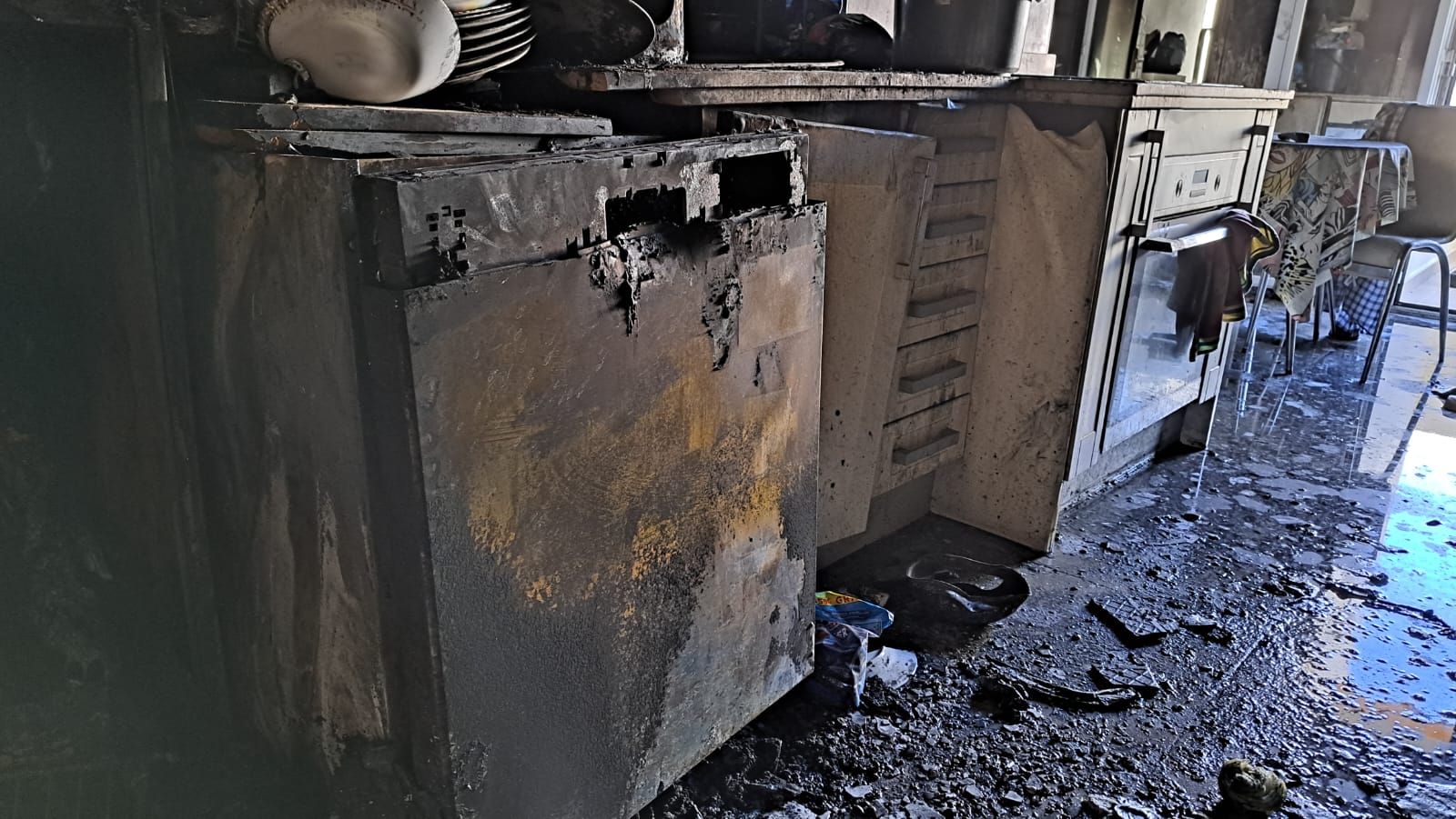 Arde una casa en Ibiza al incendiarse la cocina cuando sus inquilinos dormían