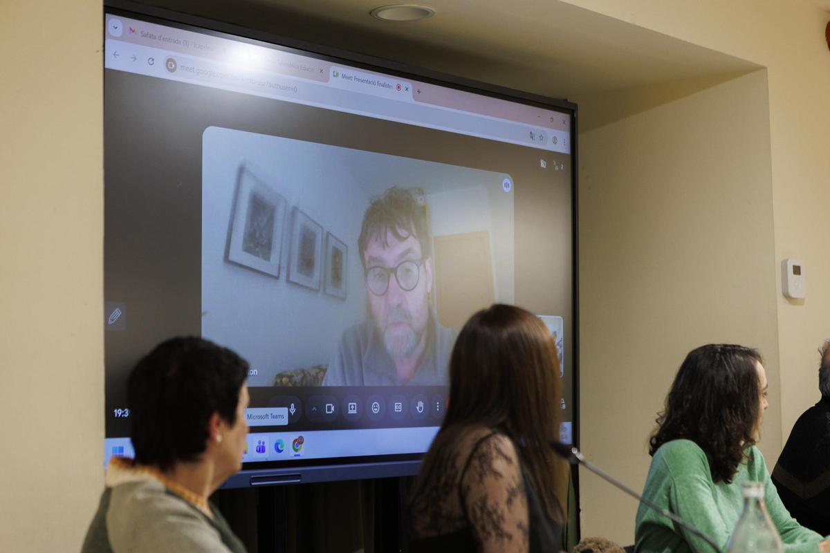 A la pantalla, connectat per videotrucada, Julià Guillamon