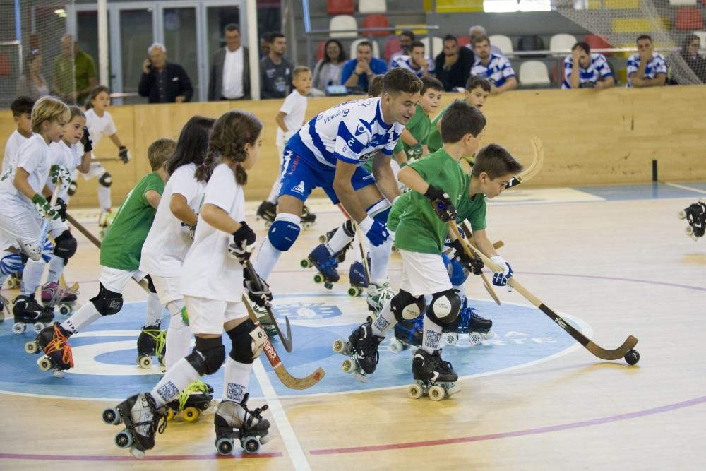 El equipo de hockey sobre patines presenta en el Palacio de los Deportes de Riazor las equipaciones para la temporada. La primera seguirá siendo verdiblanca y la segunda, blanquiazul como la del Dépor