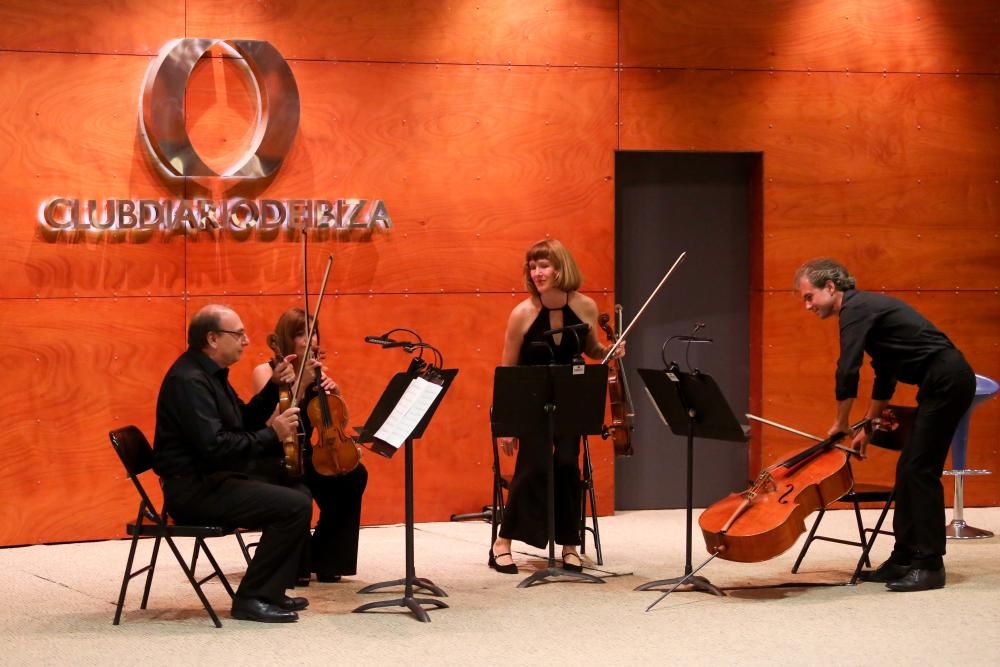 Los músicos integran un cuarteto formado por dos violines, una viola y un violonchelo