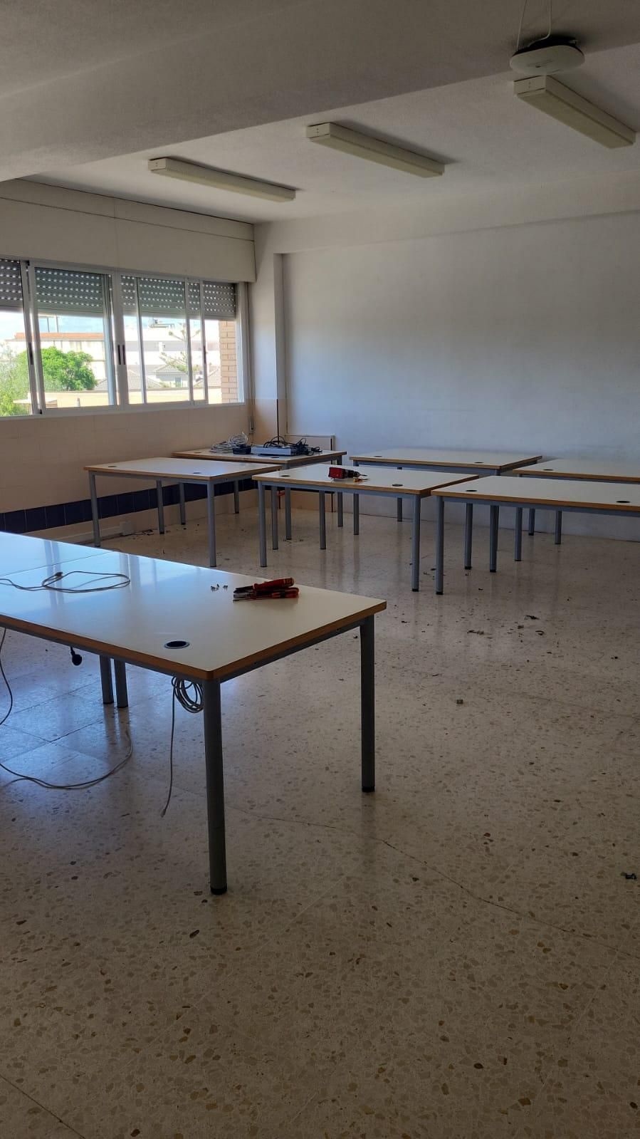 Así está el colegio Gloria Fuertes de San Miguel de Salinas al inicio de curso