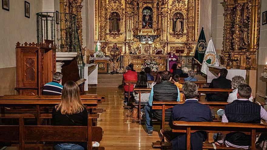 Honras a la Esperanza en las Dueñas