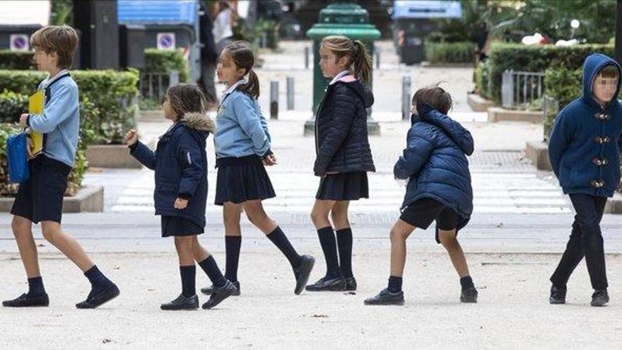 Las chicas podrán llevar pantalón y los chicos falda en los colegios valencianos