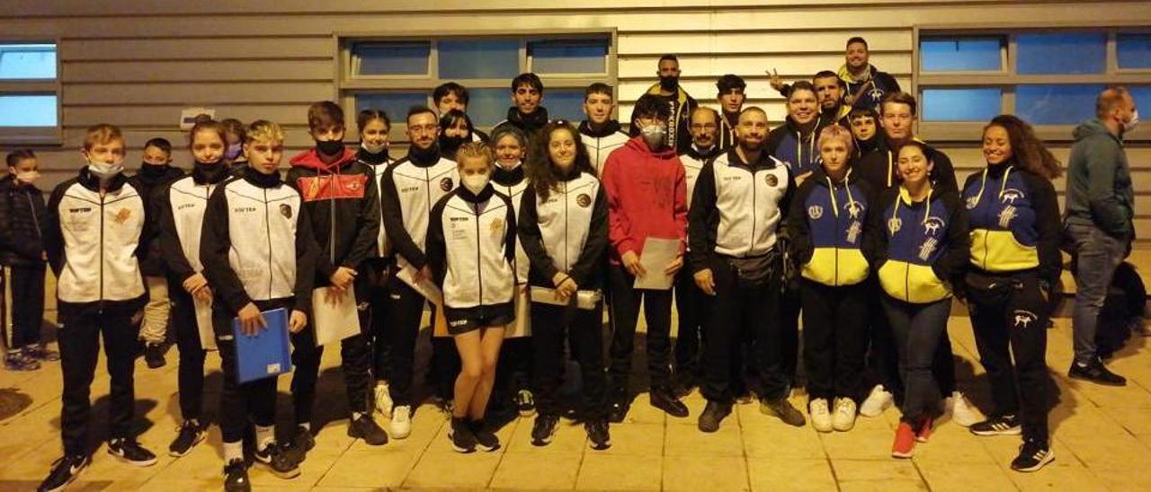 La delegación de la Federación Balear de Kickboxing en el Spanish Open de Benidorm