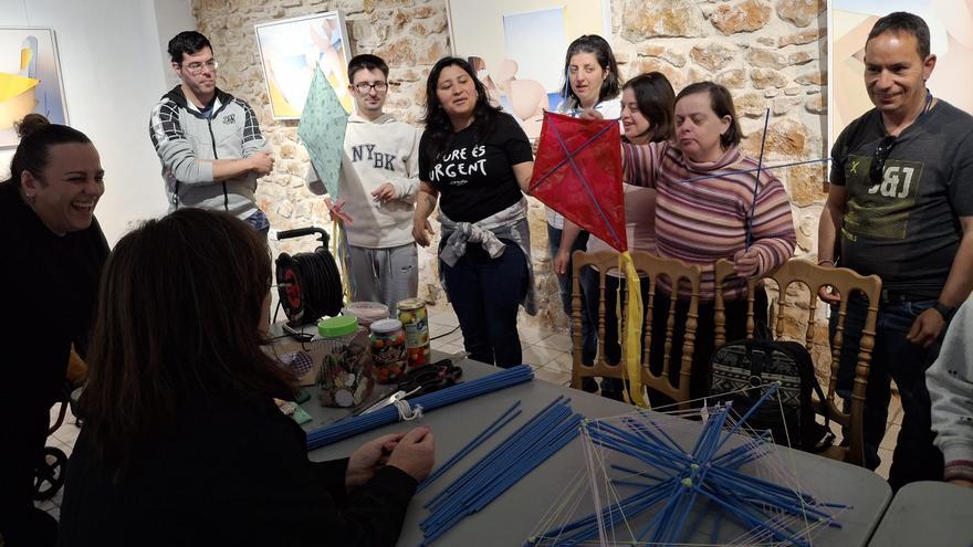 La inclusión coge vuelo en Dénia: cometas de Pascua que disuelven barreras