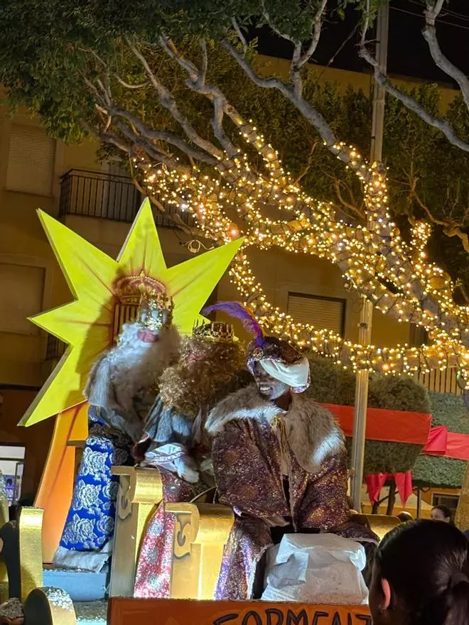 Así ha sido la Cabalgata de Reyes Magos que más se ha anticipado al temporal en la provincia: la de Formentera del Segura