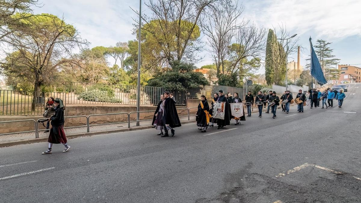 Un moment de la Passada de la bandera pels carrers de Manresa