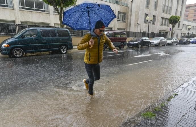 LAS PALMAS DE GRAN CANARIA. Lluvias en la ciudad de Las Palmas de Gran Canaria.  | 03/04/2019 | Fotógrafo: José Pérez Curbelo