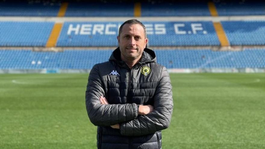 El exjugador blanquiazul Alejandro Varela, segundo entrenador del Hércules.