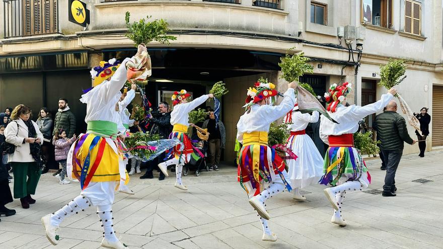 Los &#039;cossiers&#039; de Algaida danzan para espantar a los &#039;dimonis&#039;