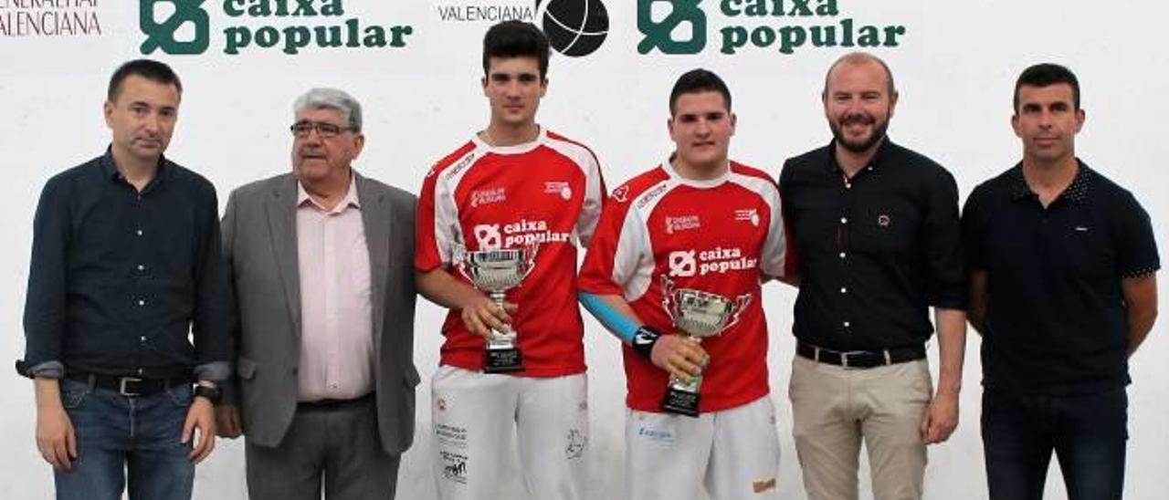 Los vencedores de la Copa Promeses junto a las autoridades.