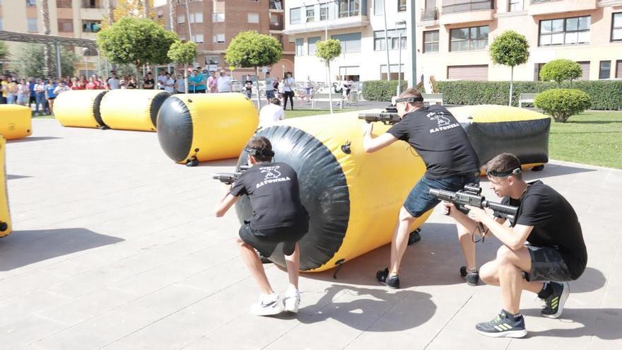 12 peñas de Vila-real demuestran su táctica y su puntería en una animada batalla láser