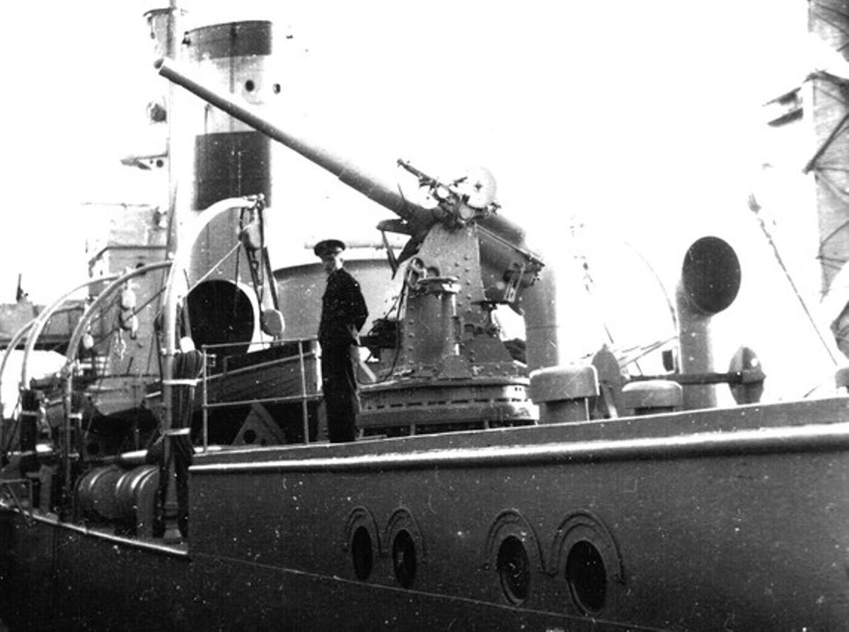 El cañonero de Canalejas en el Puerto de Barcelona en 1939.