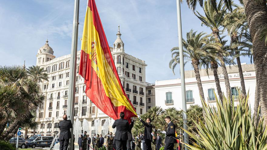 Un izado de bandera con 200 años de historia